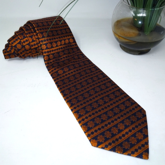 Giancarlo 100% Silk Necktie - Picture 2 of 4